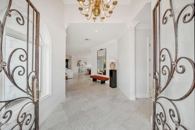 450 Palmerstone Drive, La Canada Flintridge, CA 91011