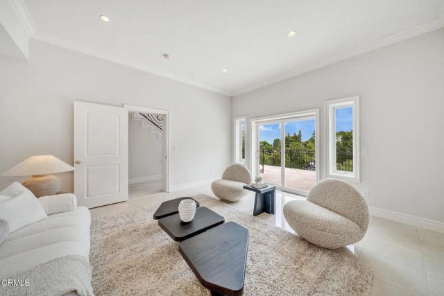 450 Palmerstone Drive, La Canada Flintridge, CA 91011
