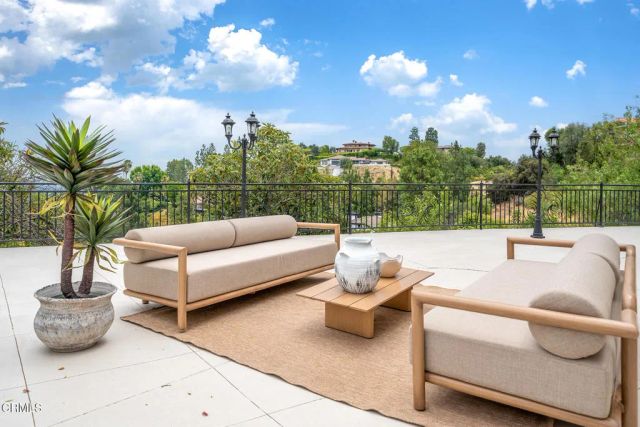 450 Palmerstone Drive, La Canada Flintridge, CA 91011