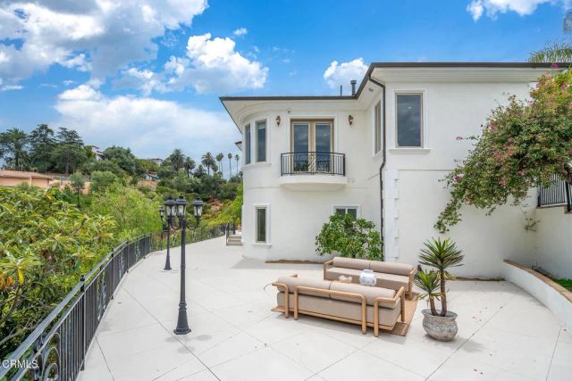 450 Palmerstone Drive, La Canada Flintridge, CA 91011