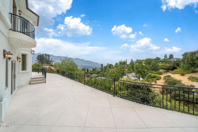 450 Palmerstone Drive, La Canada Flintridge, CA 91011