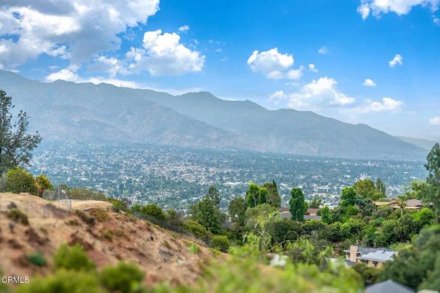 450 Palmerstone Drive, La Canada Flintridge, CA 91011