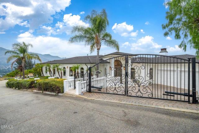 450 Palmerstone Drive, La Canada Flintridge, CA 91011