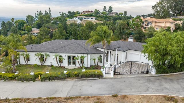 450 Palmerstone Drive, La Canada Flintridge, CA 91011