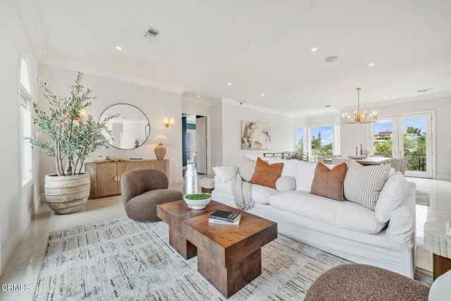 450 Palmerstone Drive, La Canada Flintridge, CA 91011