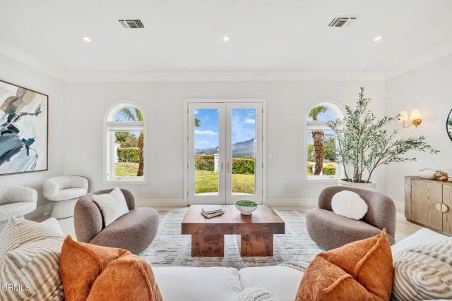 450 Palmerstone Drive, La Canada Flintridge, CA 91011