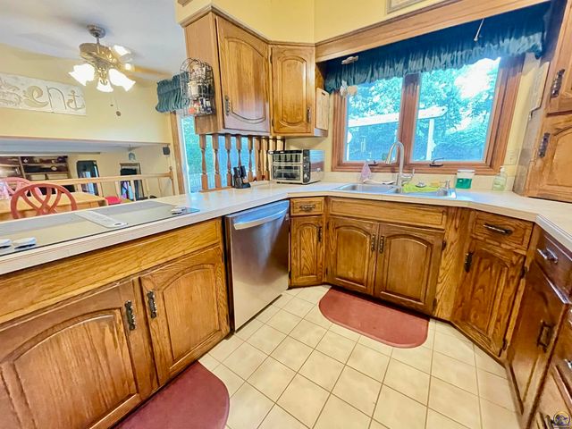 3833 SW Canterbury Town RD, Topeka, KS 66610