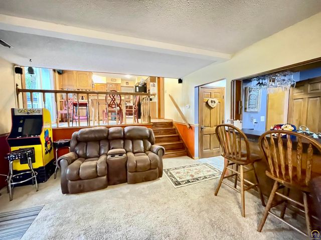 3833 SW Canterbury Town RD, Topeka, KS 66610