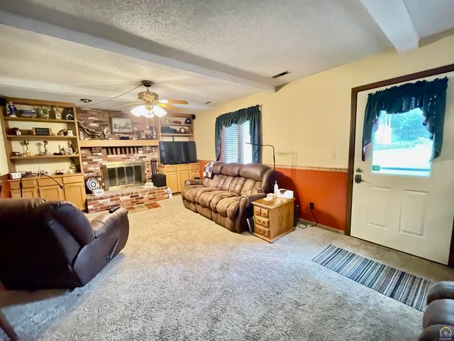 3833 SW Canterbury Town RD, Topeka, KS 66610