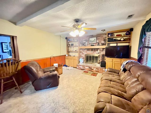 3833 SW Canterbury Town RD, Topeka, KS 66610