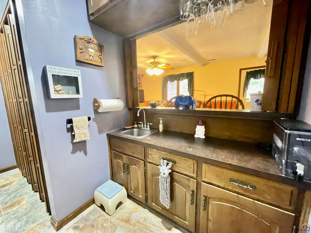 3833 SW Canterbury Town RD, Topeka, KS 66610