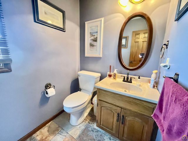 3833 SW Canterbury Town RD, Topeka, KS 66610