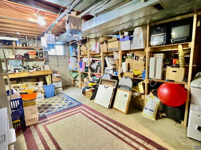 3833 SW Canterbury Town RD, Topeka, KS 66610