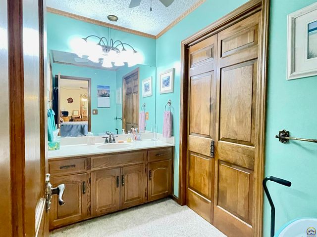 3833 SW Canterbury Town RD, Topeka, KS 66610