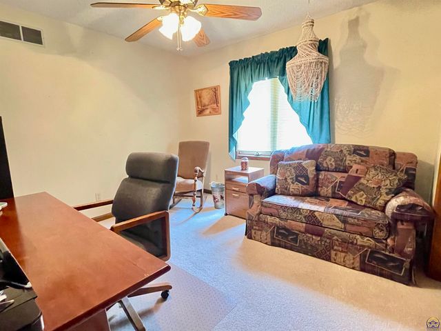 3833 SW Canterbury Town RD, Topeka, KS 66610