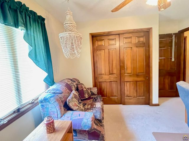 3833 SW Canterbury Town RD, Topeka, KS 66610