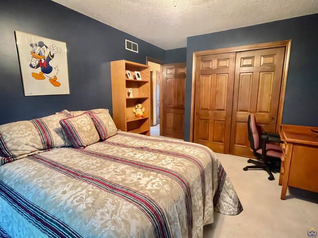 3833 SW Canterbury Town RD, Topeka, KS 66610
