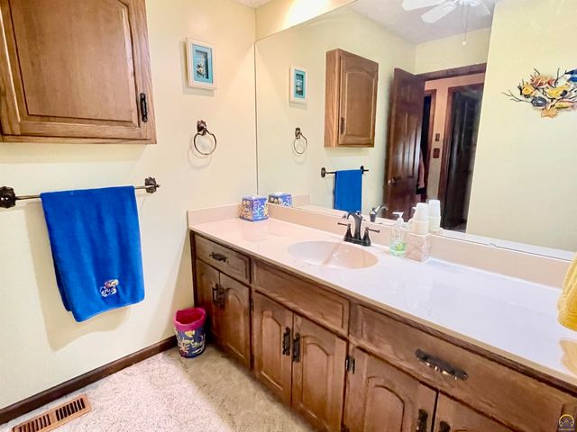 3833 SW Canterbury Town RD, Topeka, KS 66610
