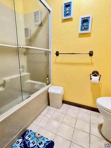 3833 SW Canterbury Town RD, Topeka, KS 66610