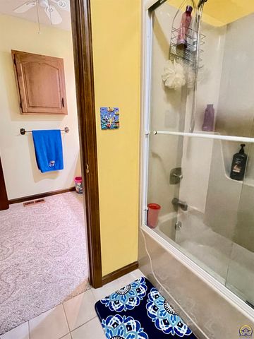 3833 SW Canterbury Town RD, Topeka, KS 66610