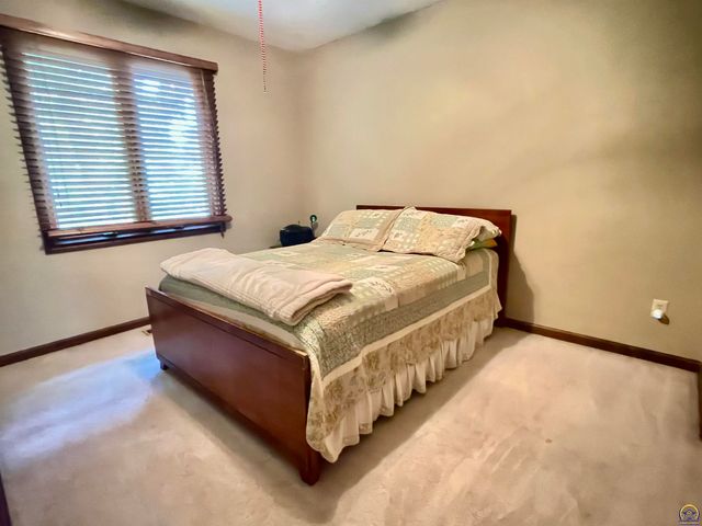 3833 SW Canterbury Town RD, Topeka, KS 66610