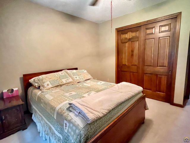 3833 SW Canterbury Town RD, Topeka, KS 66610