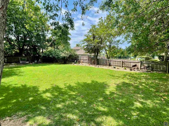 3833 SW Canterbury Town RD, Topeka, KS 66610