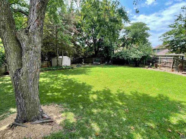 3833 SW Canterbury Town RD, Topeka, KS 66610
