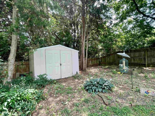 3833 SW Canterbury Town RD, Topeka, KS 66610