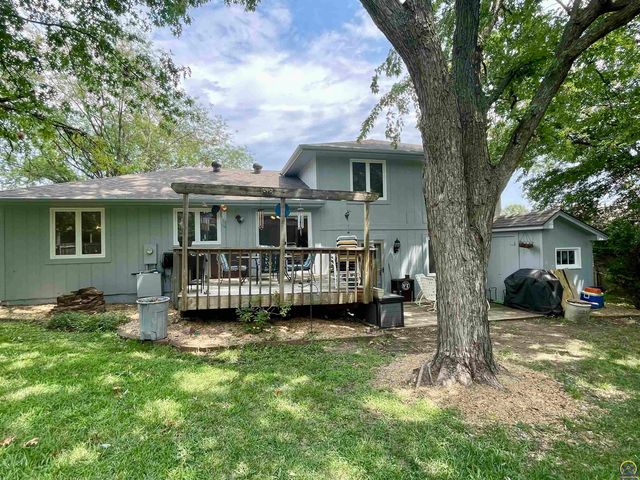 3833 SW Canterbury Town RD, Topeka, KS 66610