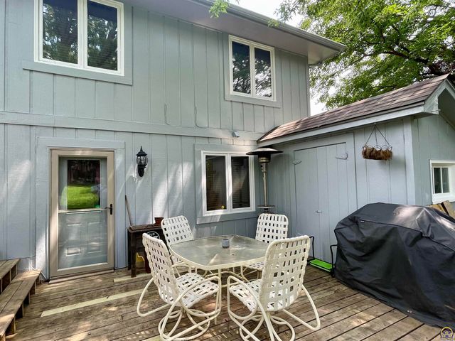3833 SW Canterbury Town RD, Topeka, KS 66610