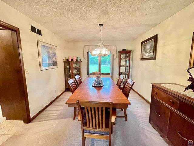 3833 SW Canterbury Town RD, Topeka, KS 66610