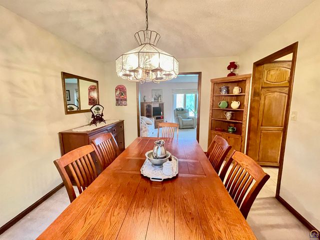 3833 SW Canterbury Town RD, Topeka, KS 66610