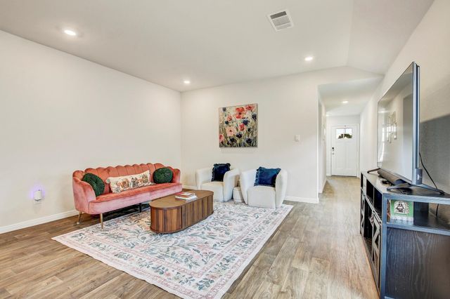 140 Texas Palmetto CIR, Kyle, TX 78640