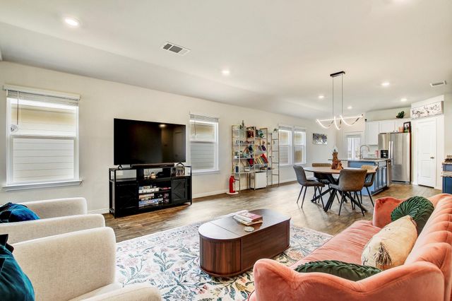 140 Texas Palmetto CIR, Kyle, TX 78640