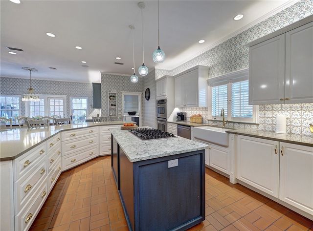 334 Pebble Beach Dr, Portland, TX 78374