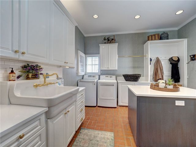 334 Pebble Beach Dr, Portland, TX 78374