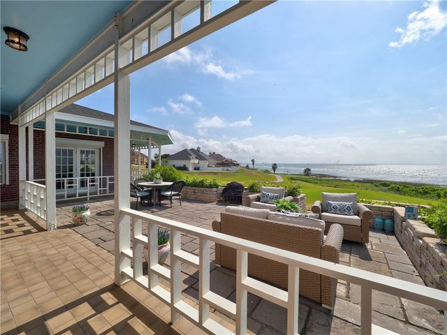 334 Pebble Beach Dr, Portland, TX 78374