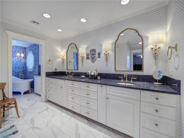 334 Pebble Beach Dr, Portland, TX 78374