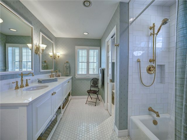 334 Pebble Beach Dr, Portland, TX 78374