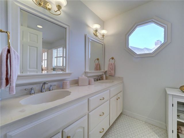 334 Pebble Beach Dr, Portland, TX 78374