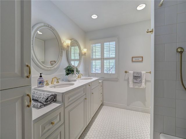 334 Pebble Beach Dr, Portland, TX 78374