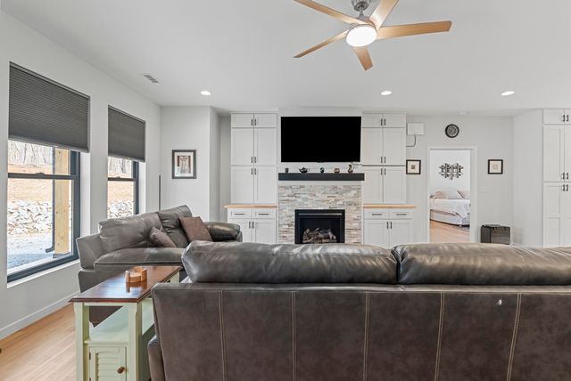 2409 Old Firetrail RD, Huddleston, VA 24104