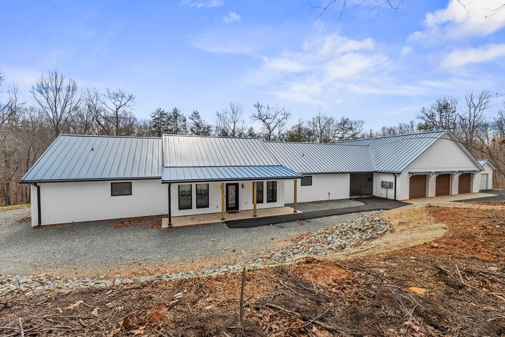 2409 Old Firetrail RD, Huddleston, VA 24104