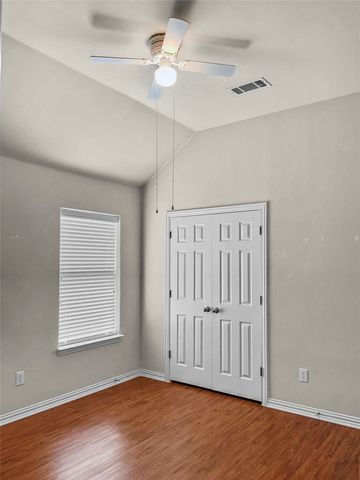6220 Reddenson Drive, Fort Worth, TX 76132