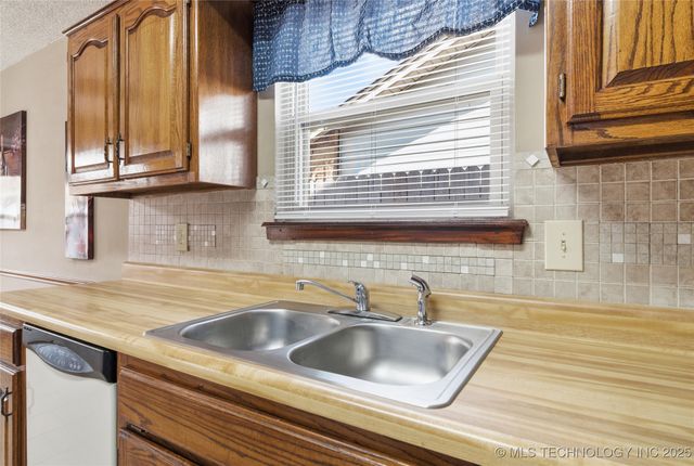 4433 W Reno Street, Broken Arrow, OK 74012