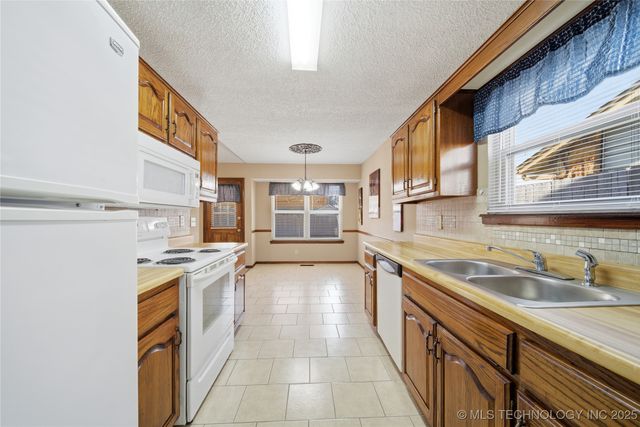 4433 W Reno Street, Broken Arrow, OK 74012