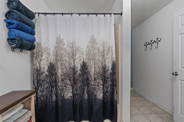 137 Scarlet Oaks DR, Dale, TX 78616