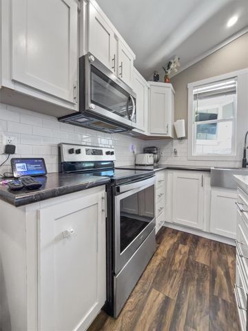 137 Scarlet Oaks DR, Dale, TX 78616