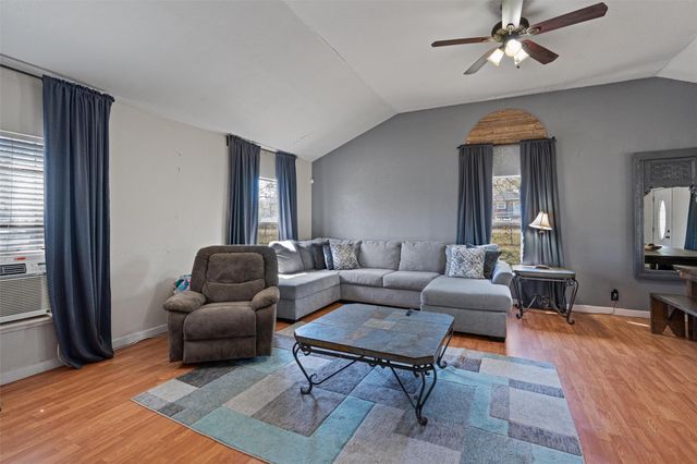 137 Scarlet Oaks DR, Dale, TX 78616